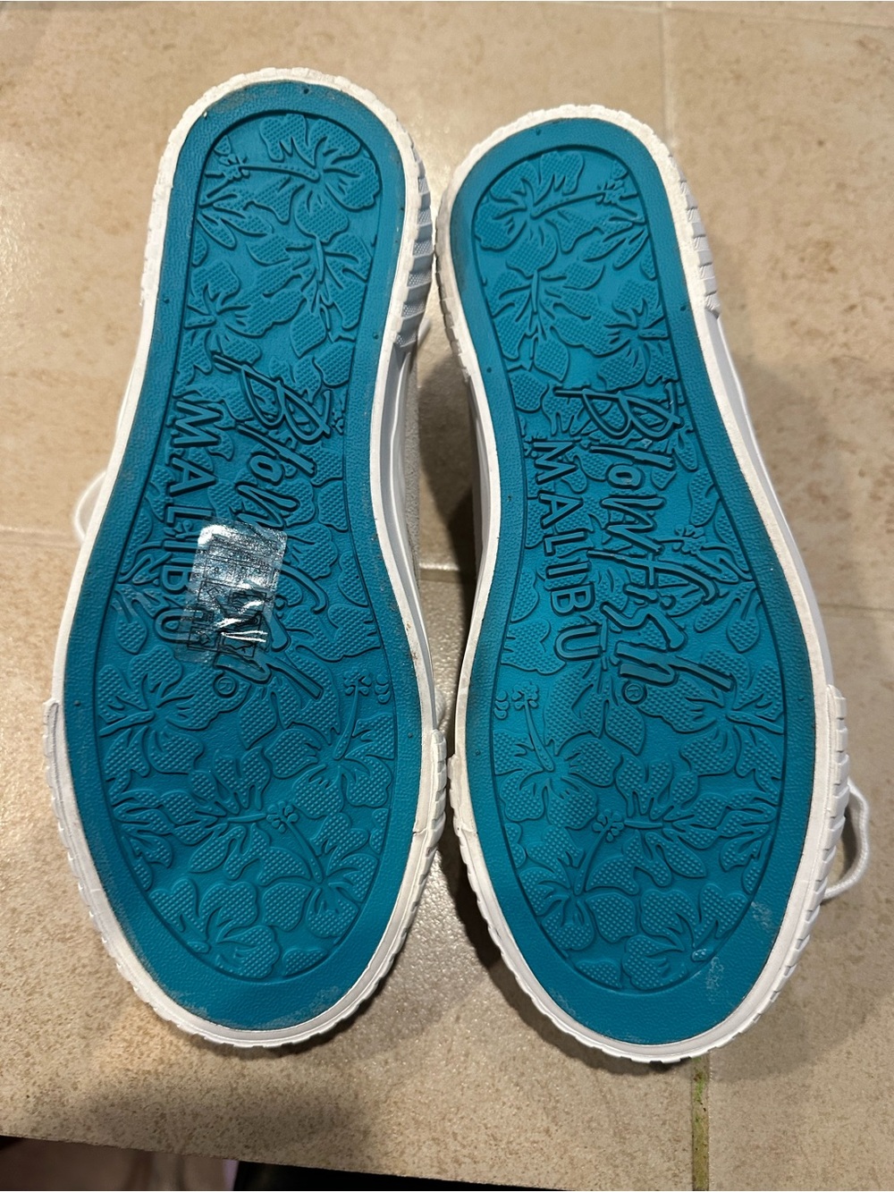 White Women's Low-Top Canvas Sneakers - Picture 6 of 6